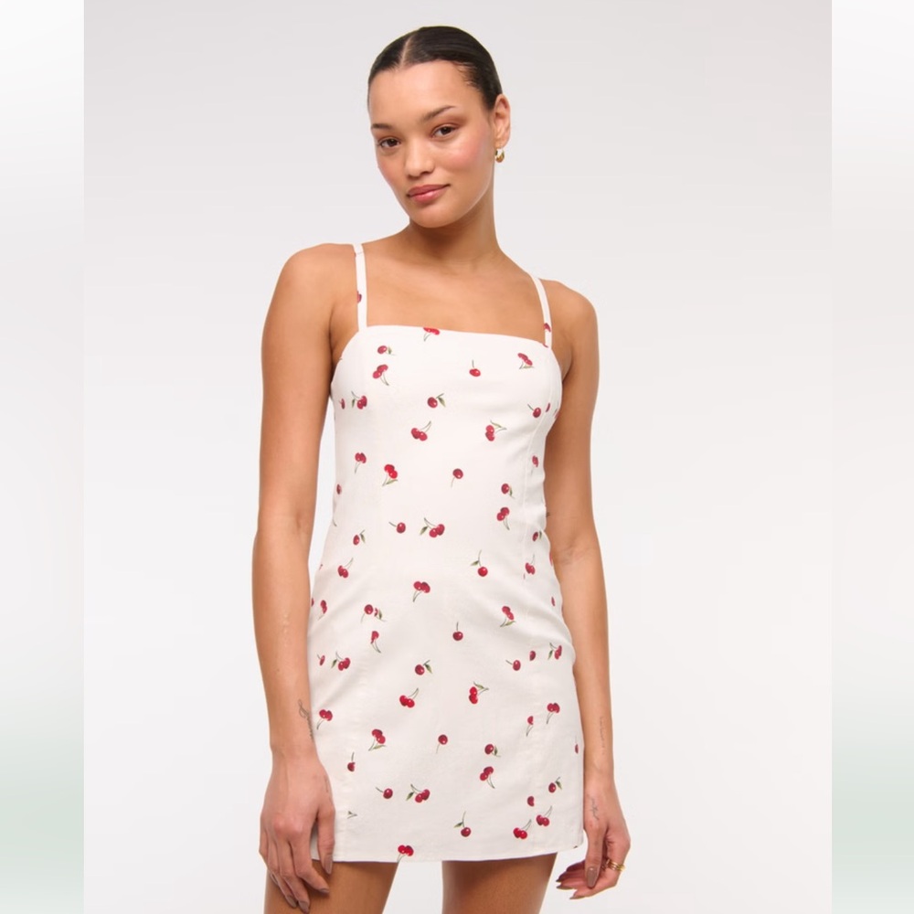 Abercrombie cherry seamed stretch skort - brand new
